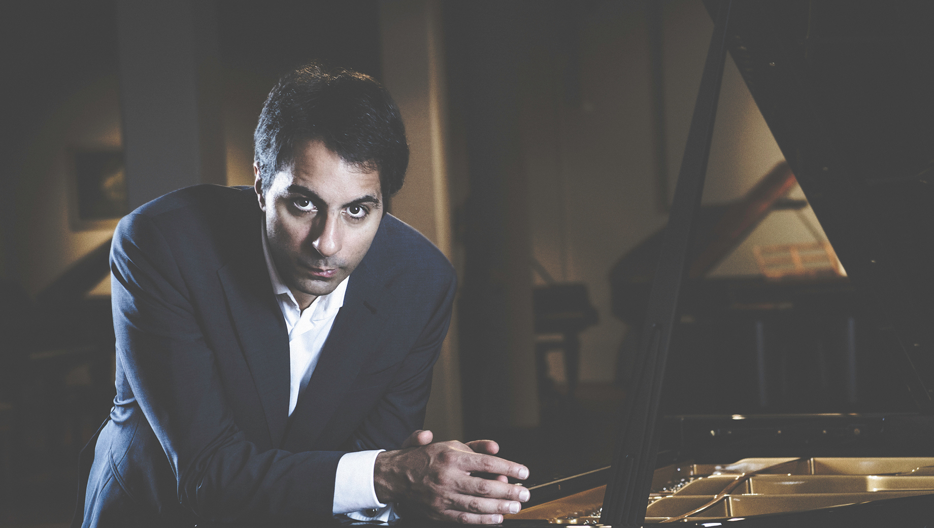 Ashkar spelar Schumann