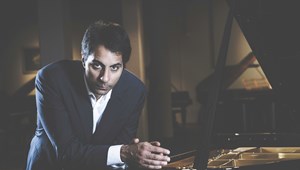 Ashkar spelar Schumann